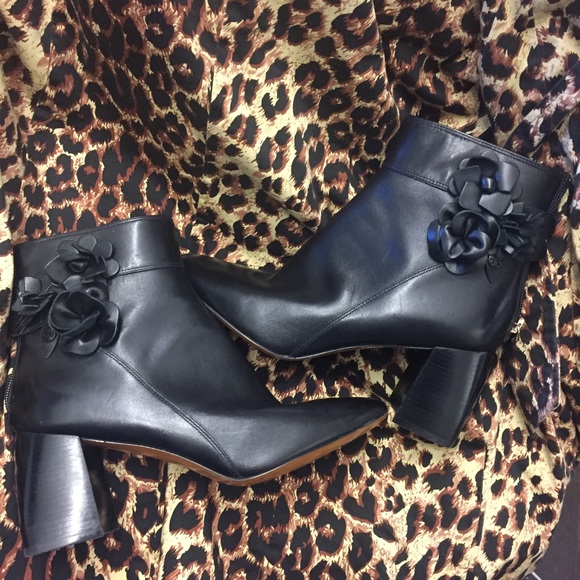 NWOT Tory Burch Rare Blossom Bootie Size 8.5 - Picture 2 of 8